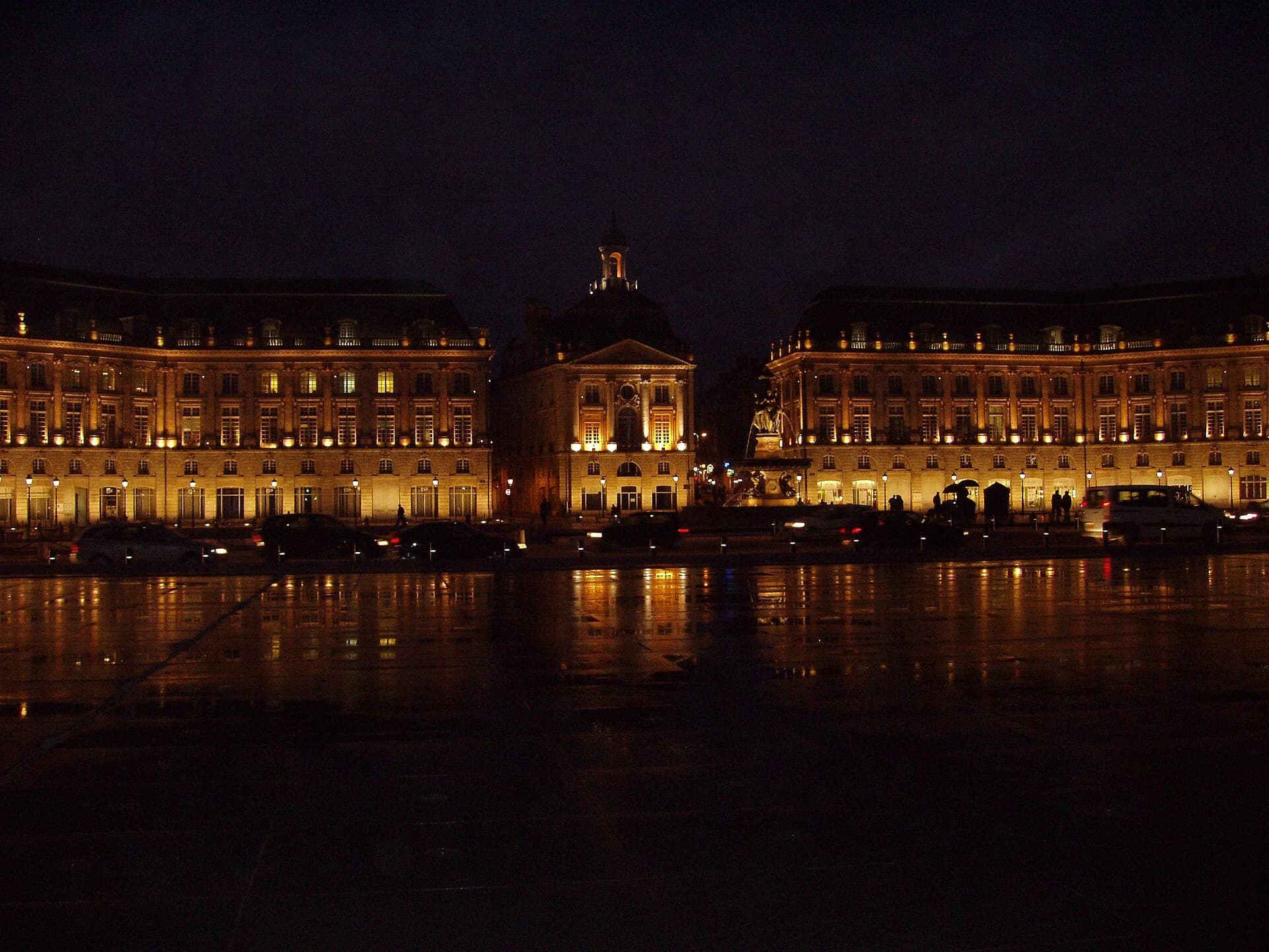 Place de la Bourse in Bordeaux at night