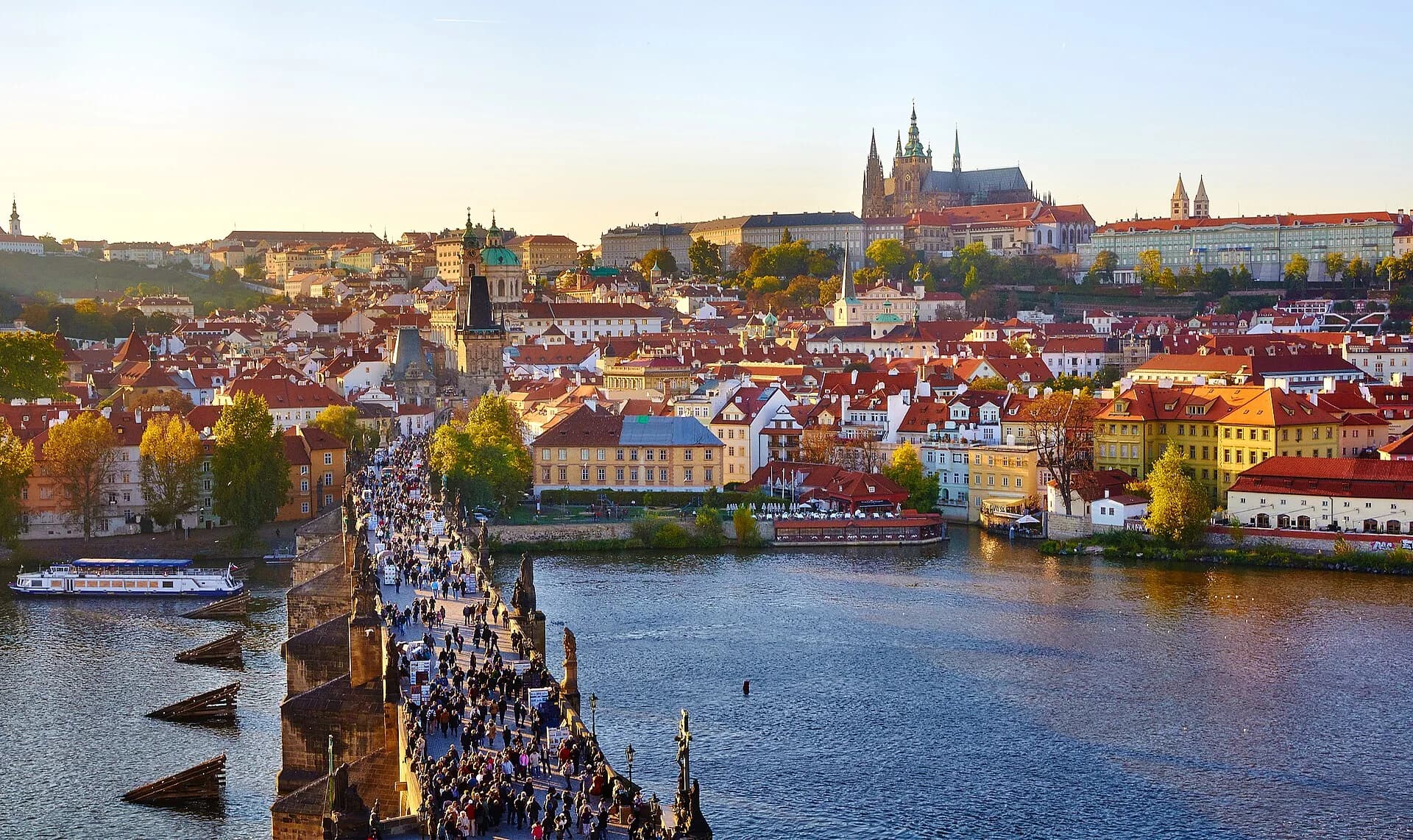 Prague bridges and the Vltava